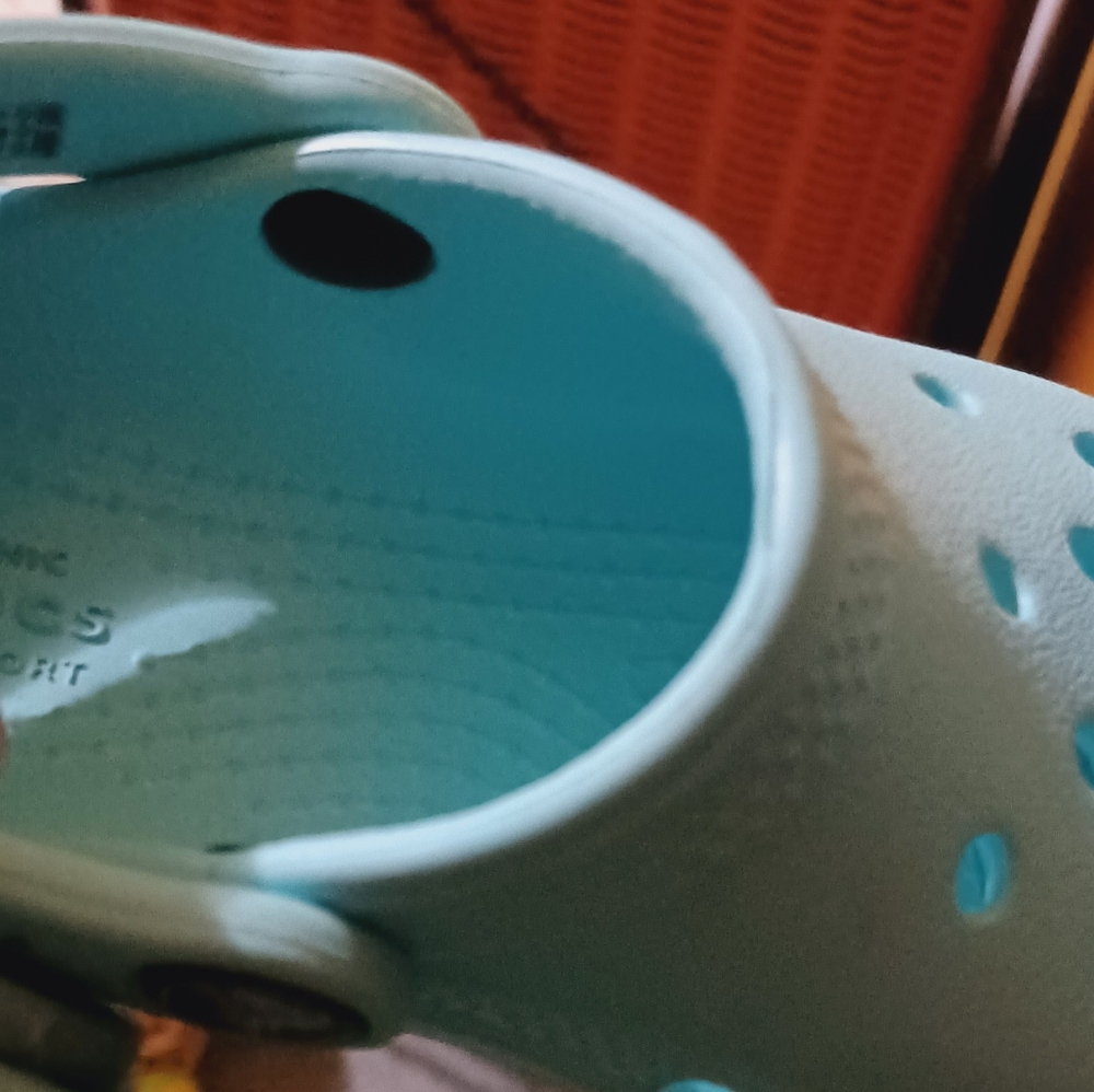 Toddler Crocs size 7